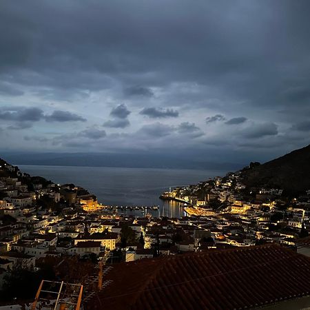 The Home Overlooking The Harbor Hydra  Bagian luar foto