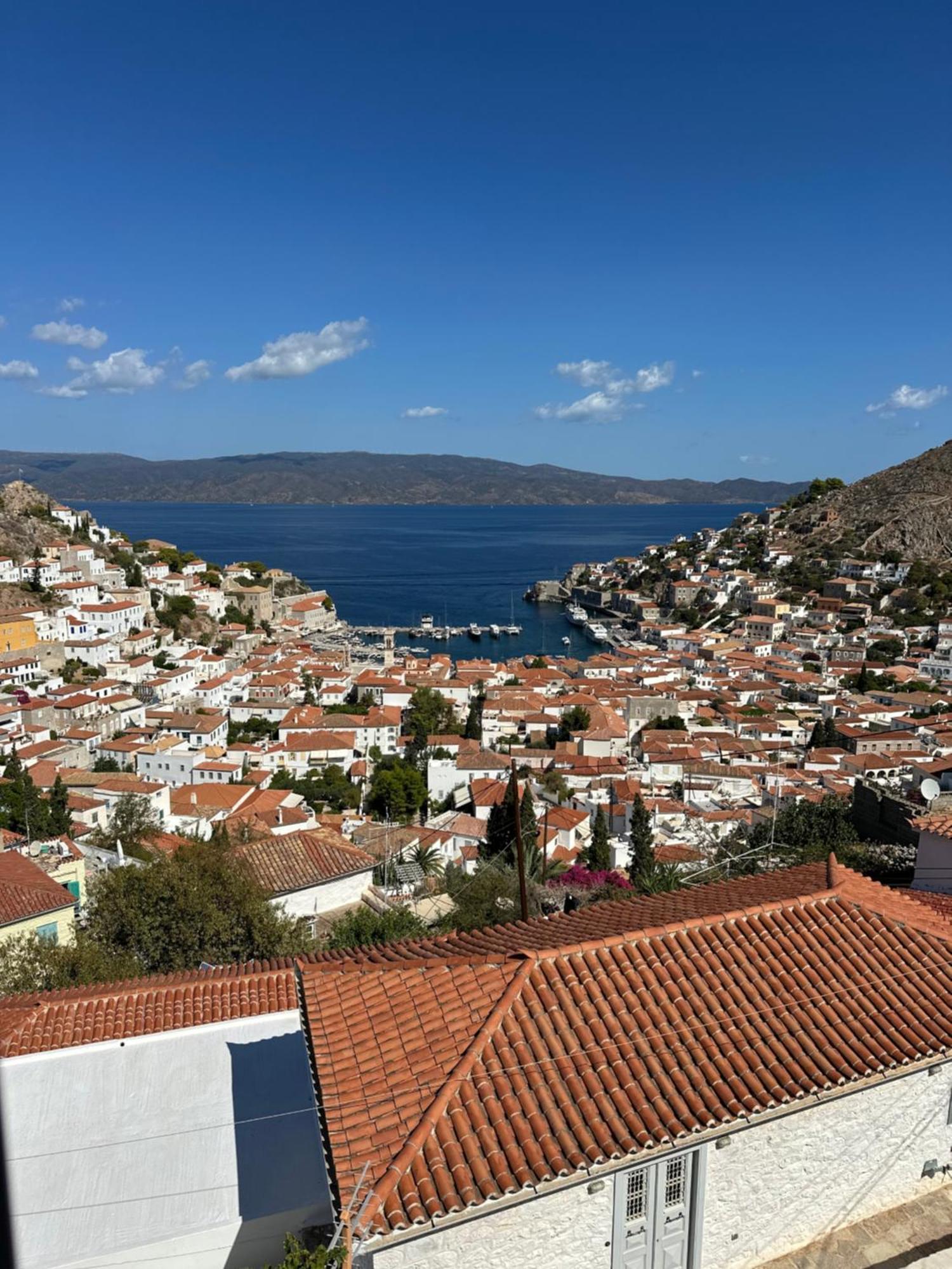 The Home Overlooking The Harbor Hydra  Bagian luar foto